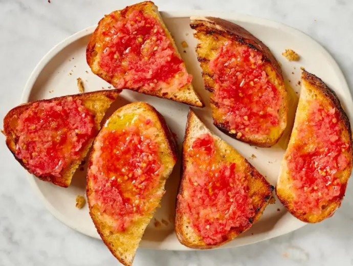 Pan con Tomate (Spanish Tomato Bread)