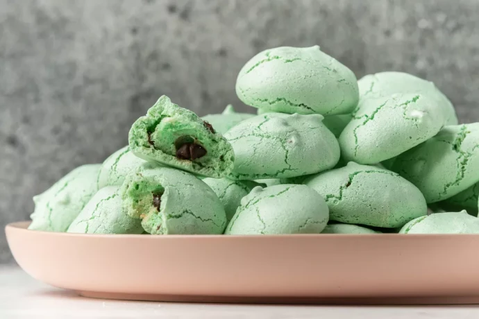 Mint Chocolate Chip Meringue Cookies Mint Chocolate Chip Meringue Cookies