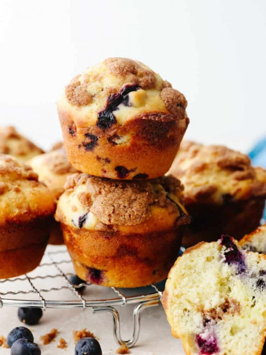 Blueberry Cheesecake Streusel Muffins