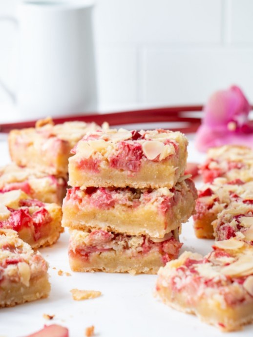 Dreamy Rhubarb Bars