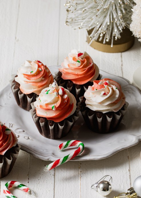 Creamy and Easy Peppermint Frosting