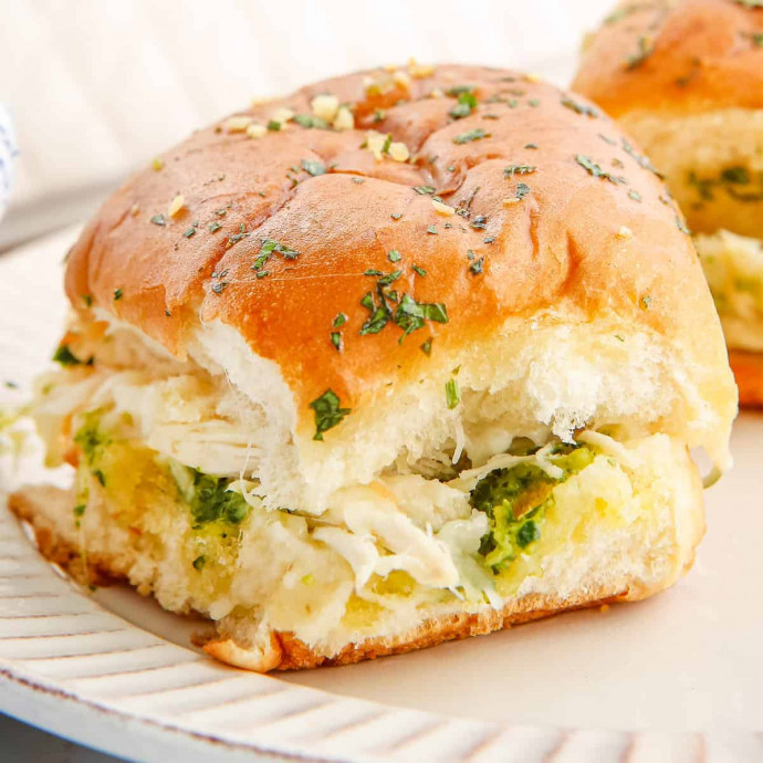 Cheesy Garlic Pesto Chicken Sliders