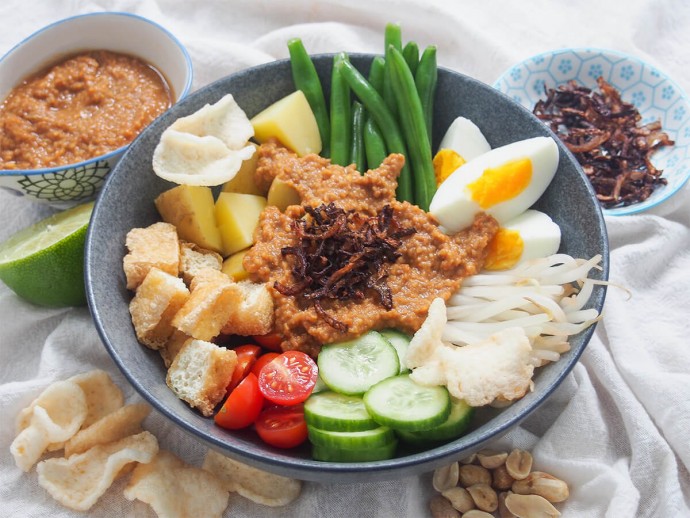 Gado Gado (Indonesian salad with peanut sauce) Gado Gado (Indonesian salad with peanut sauce)