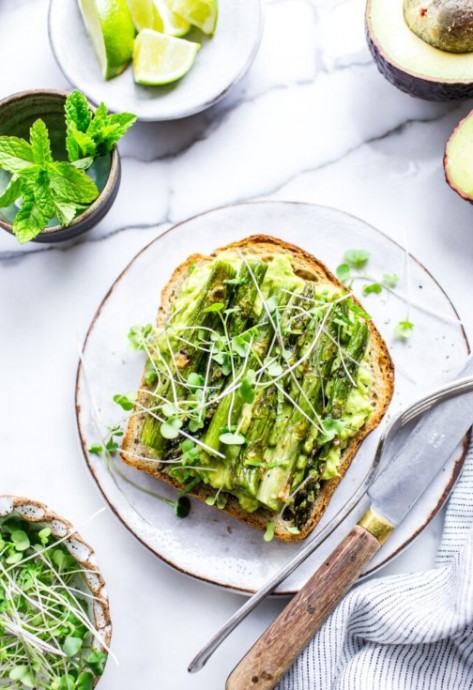 Avocado Toast with Roasted Asparagus