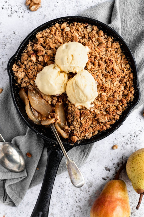 Cinnamon Walnut Pear Crisp