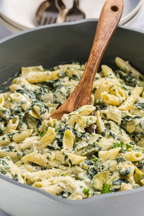 Creamy Spinach Artichoke Pasta