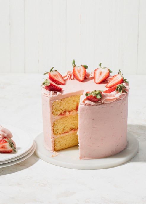 Vanilla Cake With Strawberry Filling