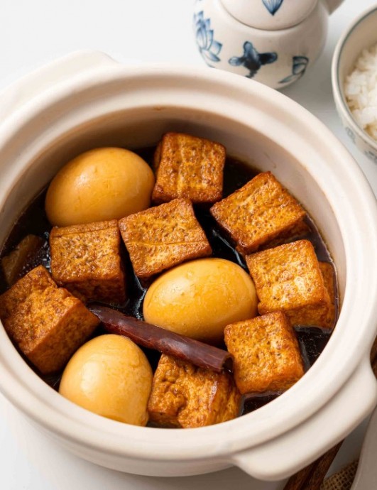 Braised Tofu and Eggs with Soy Sauce