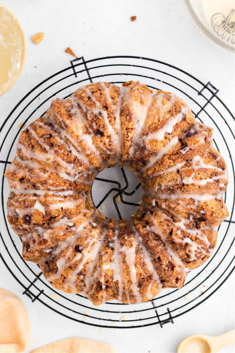 Apple Cake with Honey Glaze