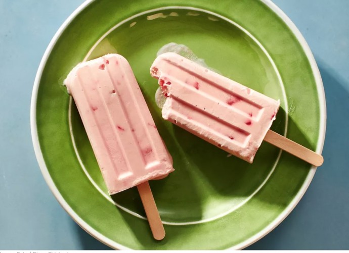 Keto Strawberry Cheesecake Popsicles