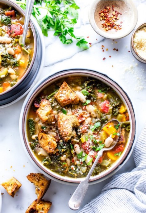 35-Minute Tuscan Cannellini Bean Soup with Kale 35-Minute Tuscan Cannellini Bean Soup with Kale