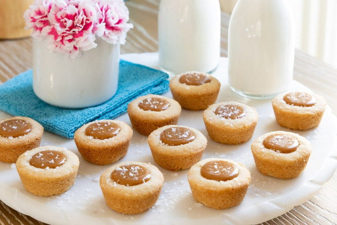 Ridiculously Easy Salted Caramel Shortbread Bites