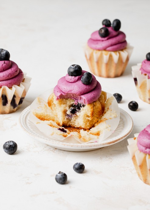 Moist and Fluffy Blueberry Cupcakes