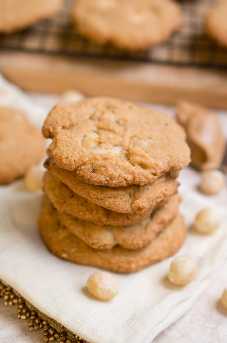 Paleo White Chocolate Macadamia Nut Cookies