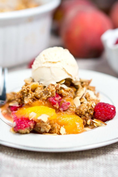 Peach Raspberry Crumble