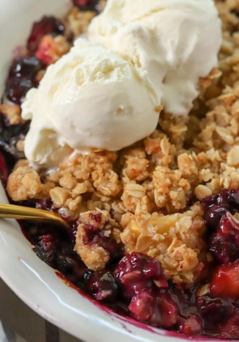 Blueberry Peach Crisp