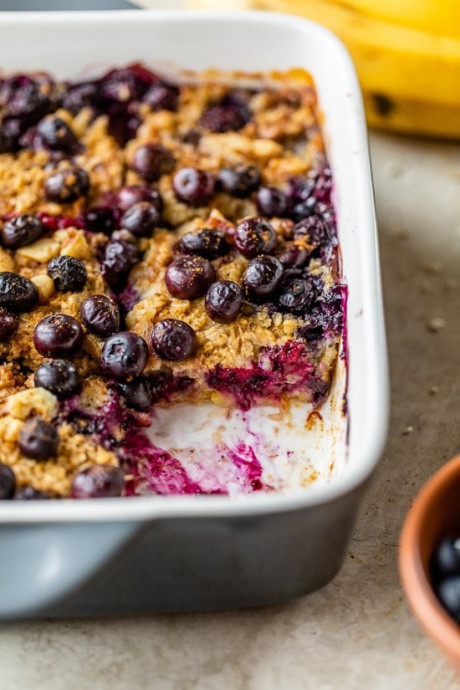 Baked Oatmeal with Blueberries and Bananas