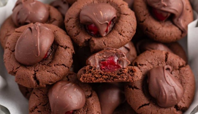 Chocolate Covered Cherry Cookies