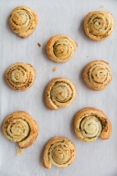 Flaky Garlic Bread Pinwheels