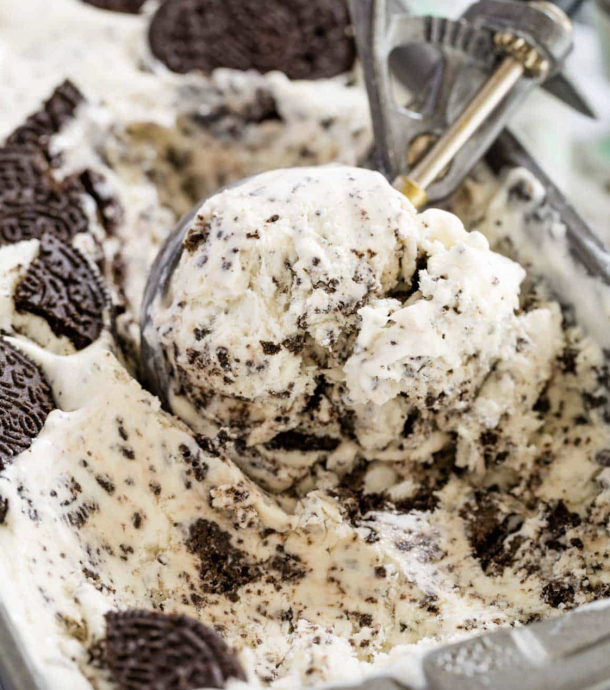 No-Churn Cookies and Cream Ice Cream