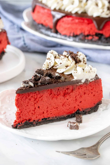 Red Velvet Oreo Cheesecake