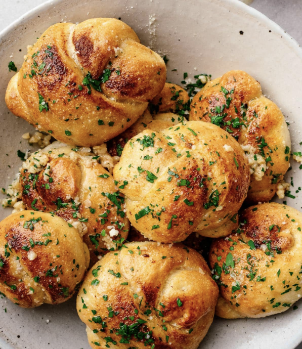 Easy Parmesan Garlic Knots