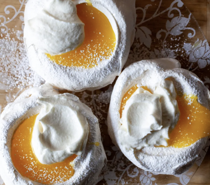 Lemon cream meringues