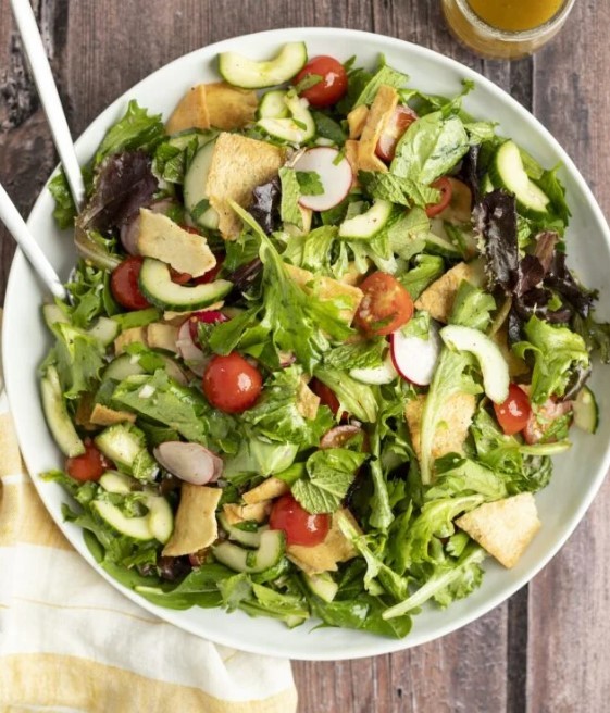 Fattoush (Middle Eastern Bread Salad) Fattoush (Middle Eastern Bread Salad)