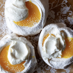 Lemon cream meringues