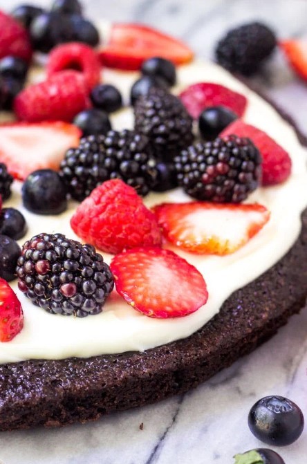 Very Berry Brownie Pizza Very Berry Brownie Pizza