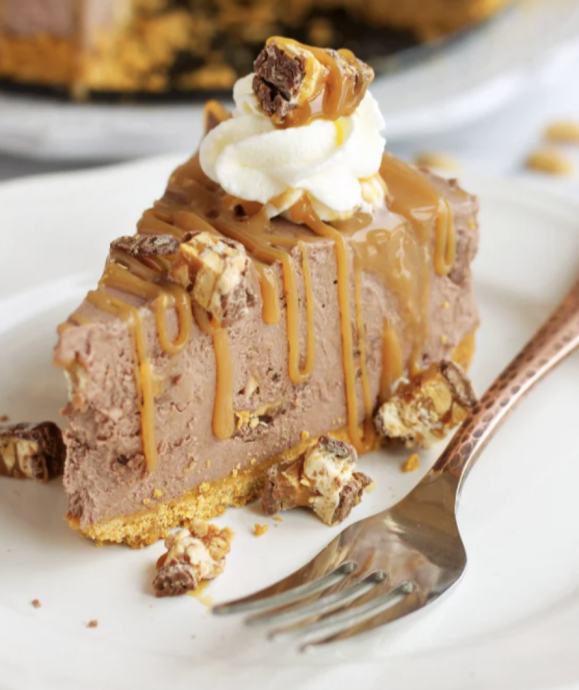 Snickers Cheesecake (No-Bake Recipe)