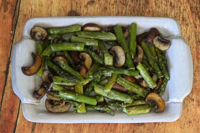 Garlic Roasted Asparagus and Mushrooms