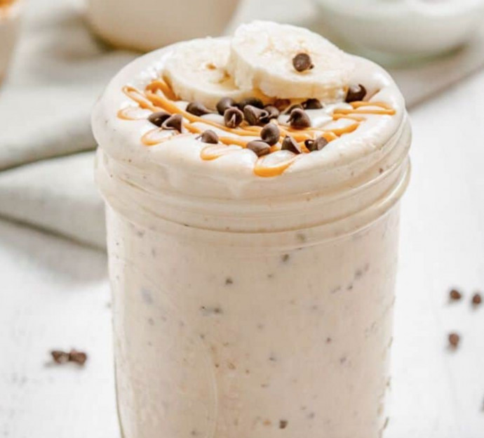 Healthy Peanut Butter Smoothie with Chocolate Chips