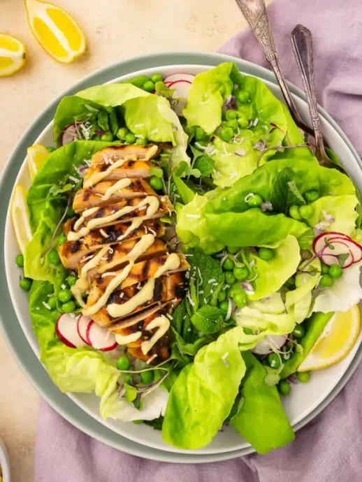 Green Salad with Peas and Chicken