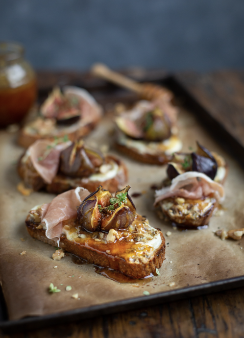 Roast fig tartines with blue cheese