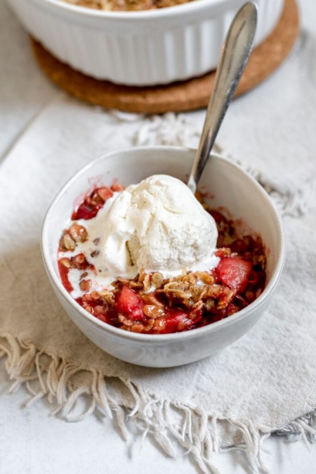 Strawberry Cardamom Crisp