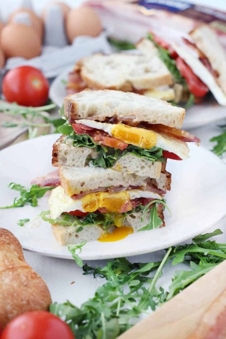 Breakfast BLTs with Spicy Mayo and Arugula