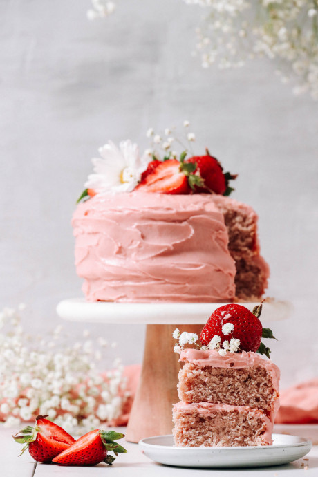 Vegan Strawberry Cake (GF)