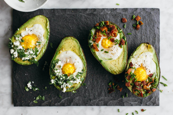 Baked Eggs in Avocado: 2 Ways