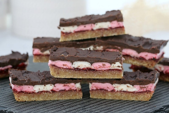 Super Easy Marshmallow Wagon Wheel Slice