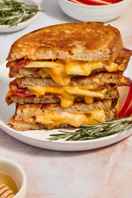 Apple and Bacon Grilled Cheese