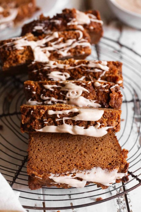 Paleo Pumpkin Bread with Maple Streusel