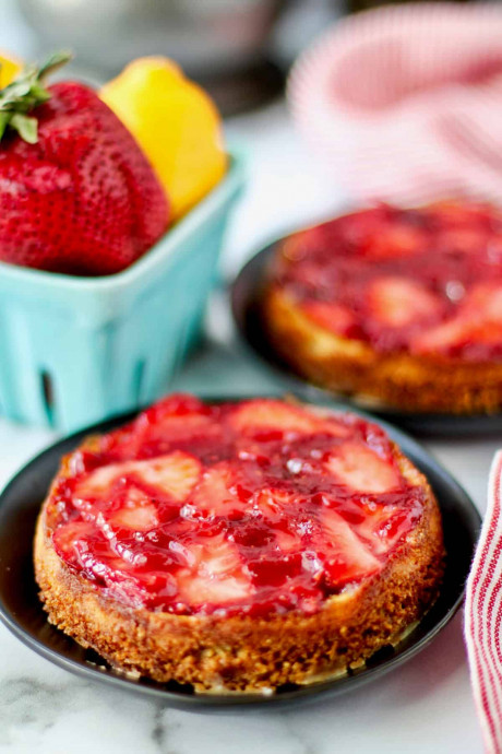 Strawberry lemonade mascarpone cheesecakes