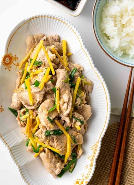 Vietnamese Scallion Ginger Pork Stir-fry (Thịt Rim) Vietnamese Scallion Ginger Pork Stir-fry (Thịt Rim)