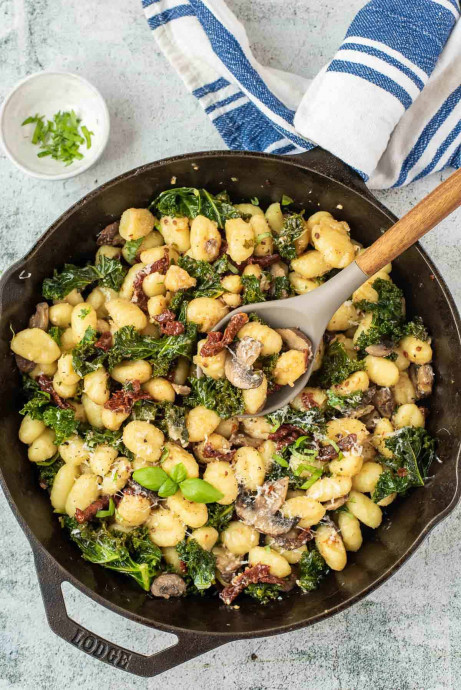 Gnocchi With Kale & Sun-Dried Tomatoes – One Pan!