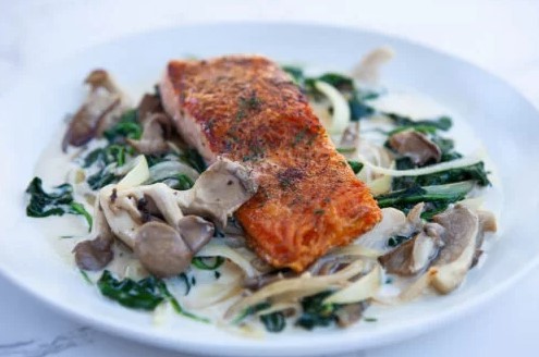 Salmon & Creamy Spinach with Mushroom Sauce