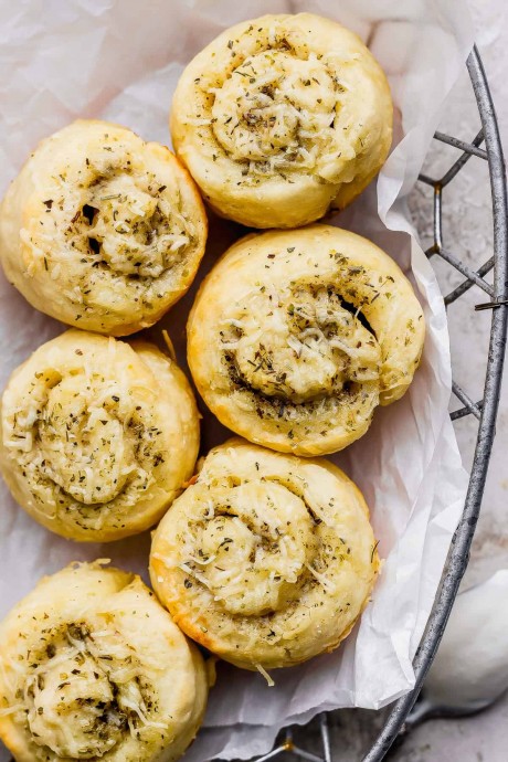 Garlic Parmesan Cottage Cheese Dinner Rolls