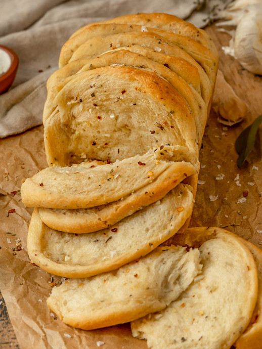 Vegan Garlic Pull Apart Bread