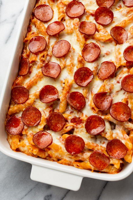 Super Easy Pizza Pasta Bake