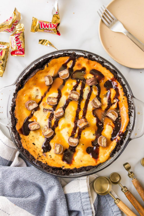 Twix Cheesecake Pie